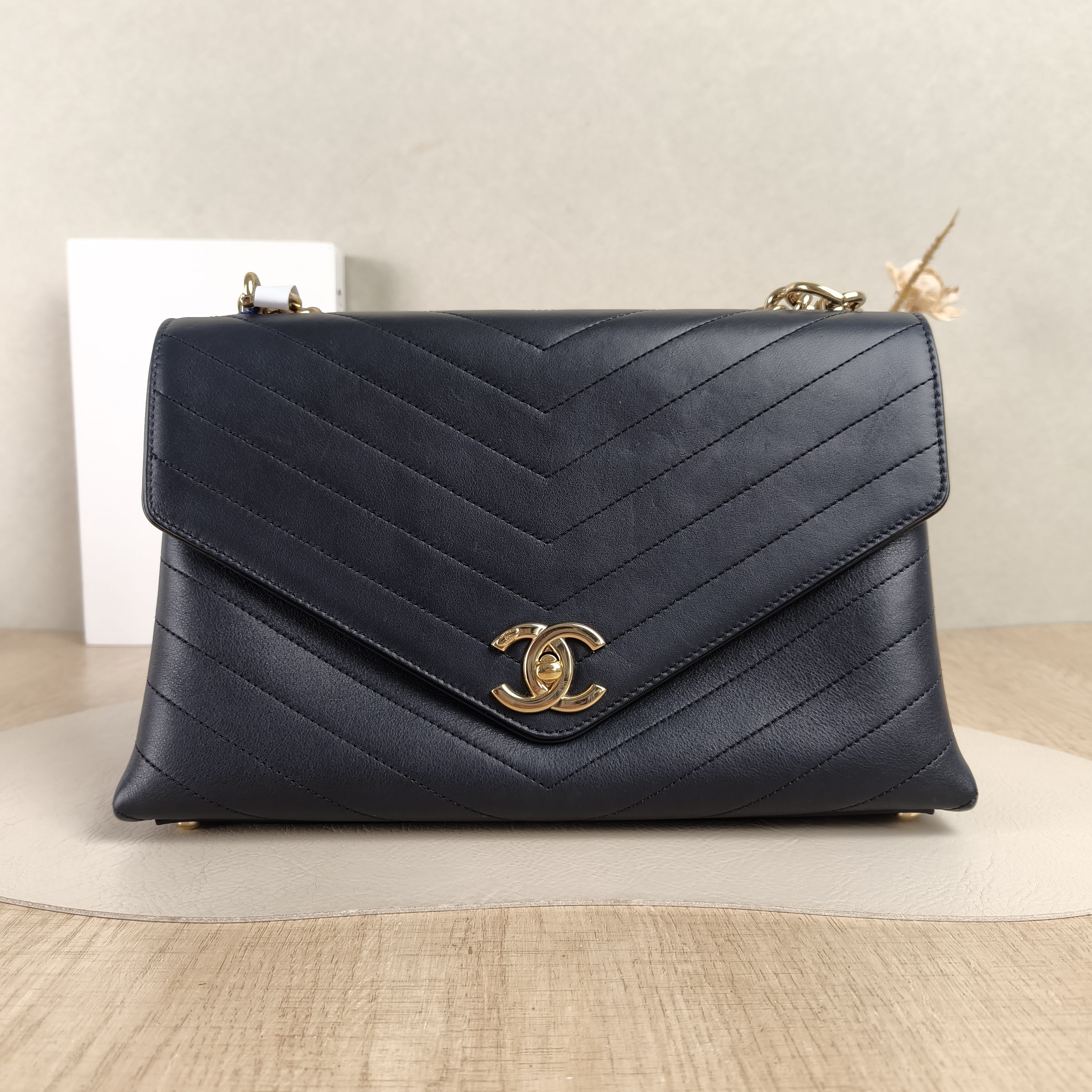 Chanel Crossbody Bagcf Collection Crossbody Bag V Chain Bag Calfskin One Size29 × 9 × 18 cm