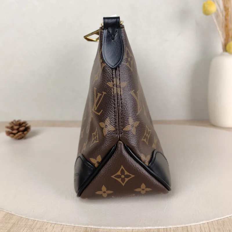 Louis Vuitton Crossbody Bag Boulogne PVC Small 26 × 9.5 × 16 cm — detail view 1 of 10