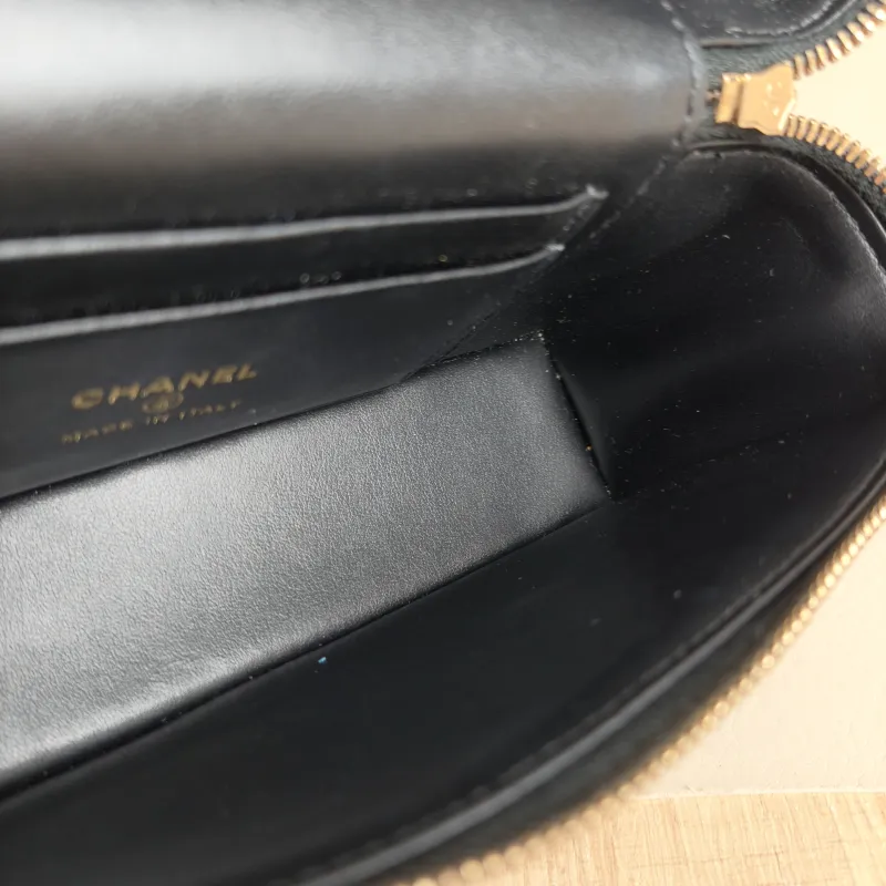 Chanel Crossbody Bag lp Box Bag Top Handle Crossbody Bag Black Calfskin 19.5 × 5 × 12 cm — detail view 7 of 12