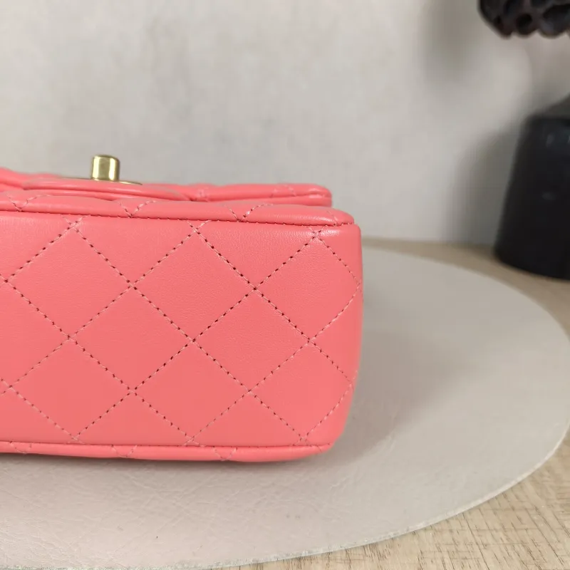 Chanel Crossbody Bag Red Lambskin One Size 17 × 8 × 13.5 cm — detail view 11 of 13