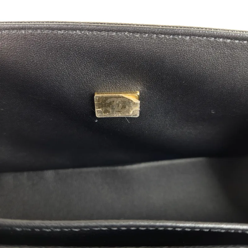Chanel Crossbody Bag Le Boy​ Black Grained Calfskin Medium 25 × 9 × 15 cm — detail view 7 of 11
