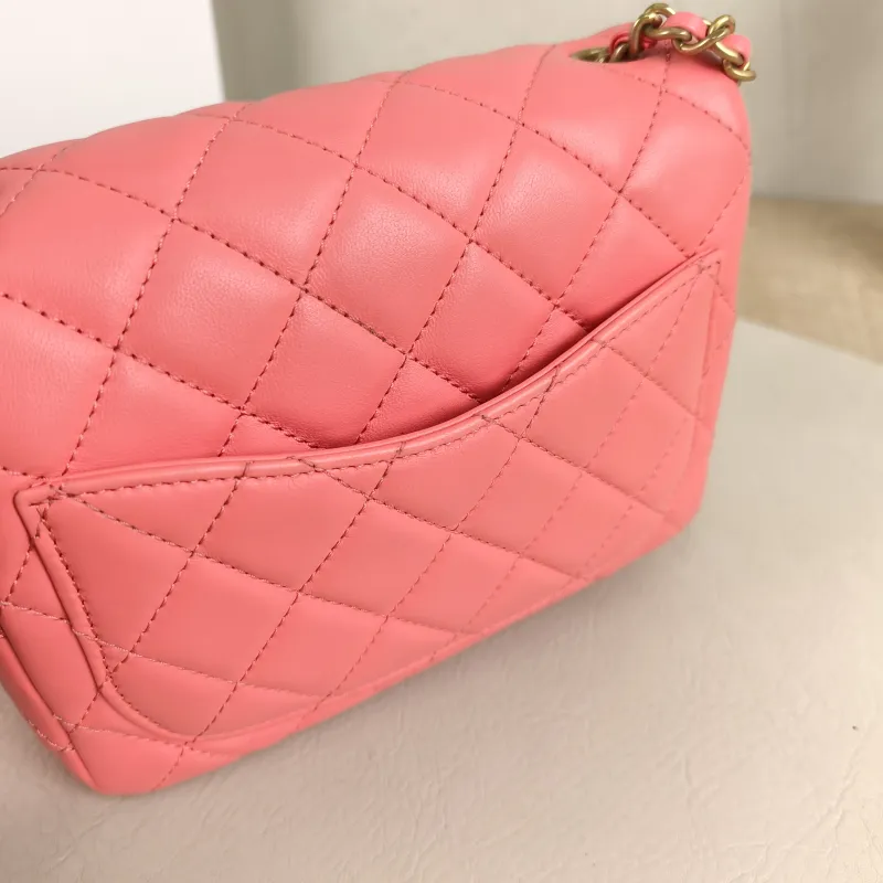 Chanel Crossbody Bag Pink Lambskin One Size 17 × 8 × 13.5 cm 30 — detail view 14 of 14
