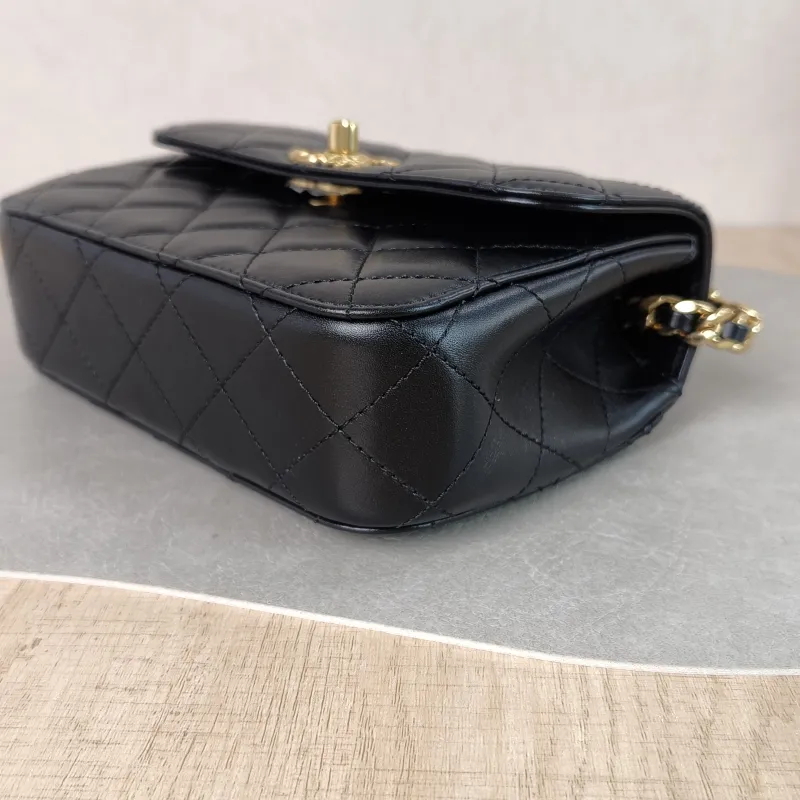 Chanel Crossbody Bag Crossbody Bag Black Lambskin One Size 17 × 5 × 12 cm — detail view 10 of 14