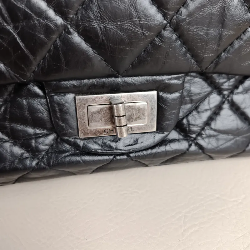 Chanel Shoulder Bag 2.55 Black Calfskin Large 31.5 × 10 × 20 cm 13 — detail view 11 of 13
