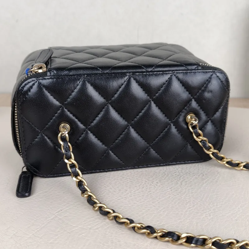 Chanel Crossbody Bag Edition Black Lambskin One Size 16 × 8 × 9.5 cm 32 — detail view 6 of 14