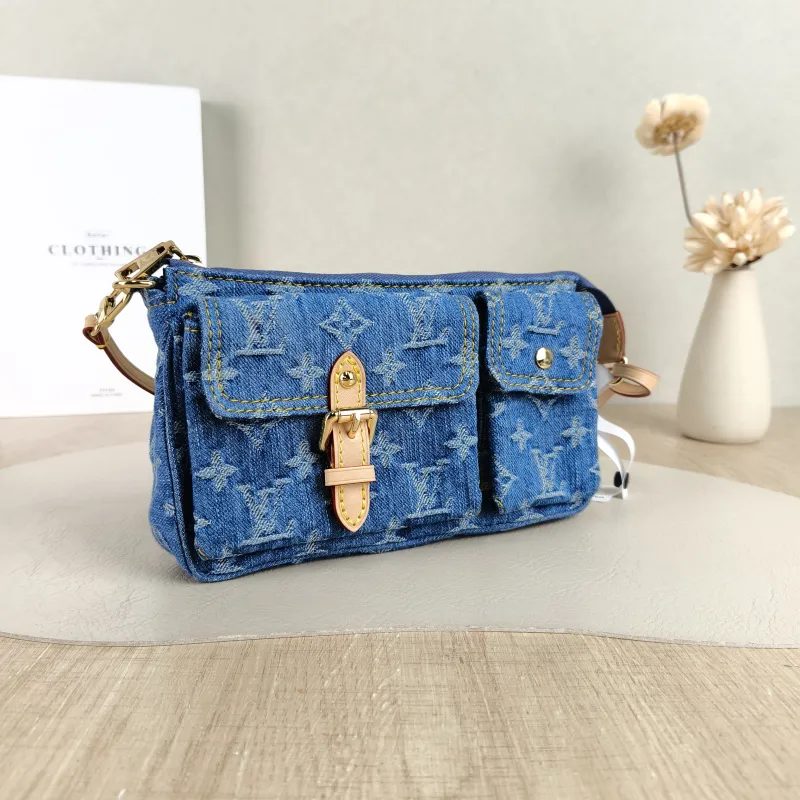 Louis Vuitton Shoulder Bag Pochette Accessories Cargo One Size 23.5 × 3 × 14 cm — cover view 3 of 5