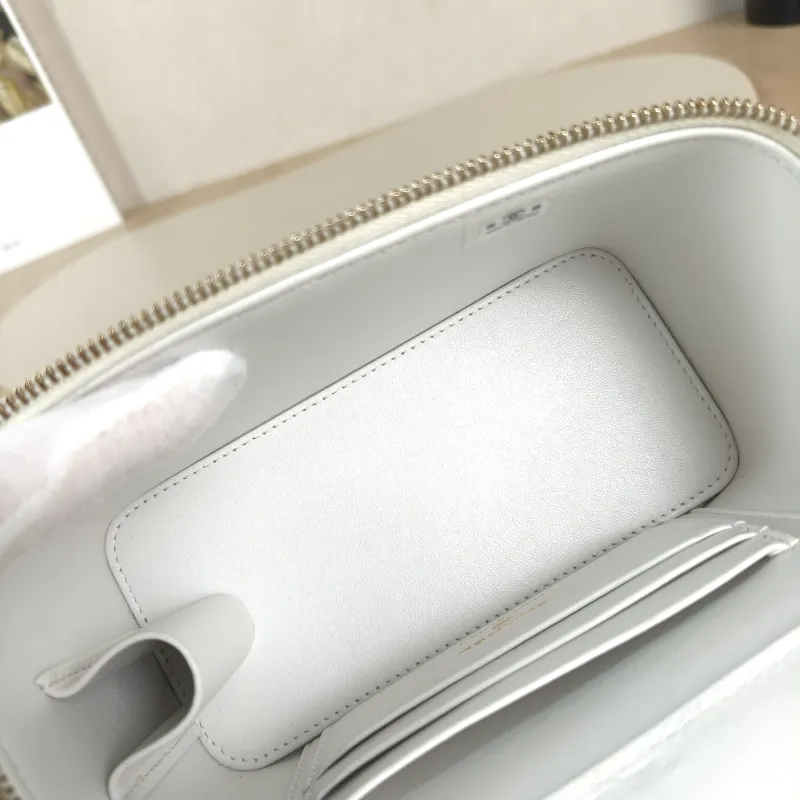 Chanel Crossbody Bag Edition White Grained Calfskin One Size16 × 8 × 9.5 cm — detail view 6 of 12