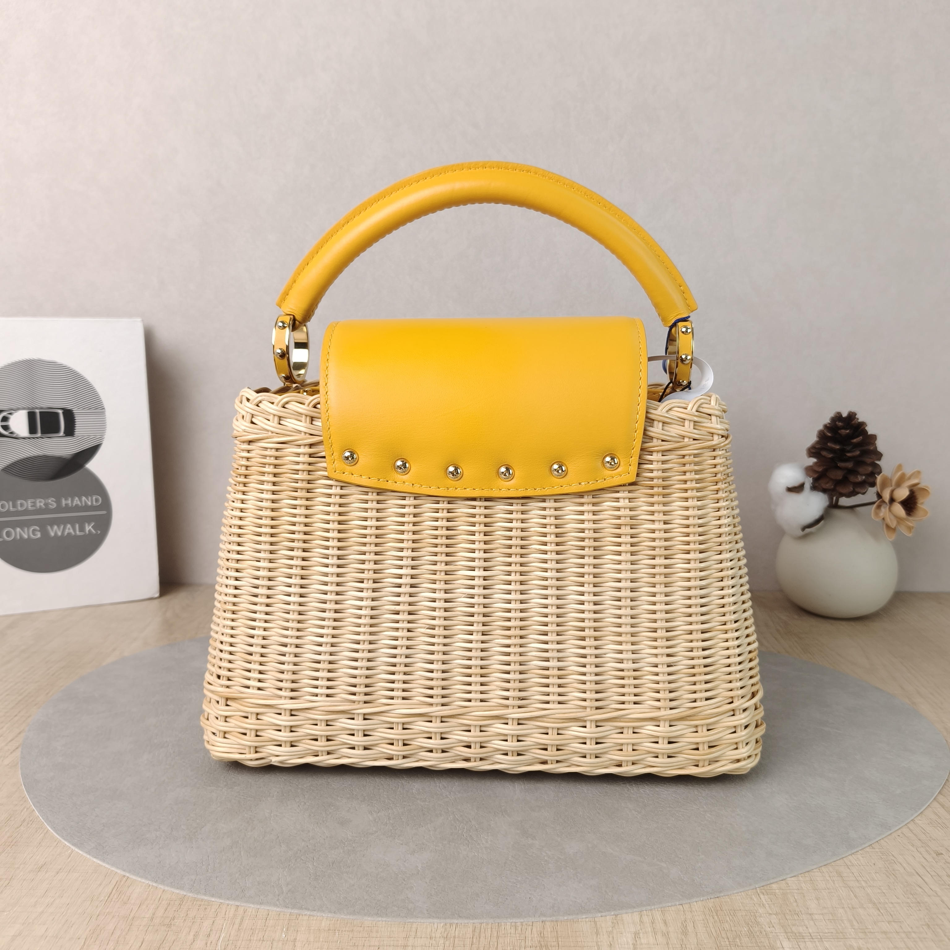 Louis Vuitton Top Handle Bag Capucines Yellow · Calfskin BB27 × 14 × 17.5 cm — cover view 4 of 6