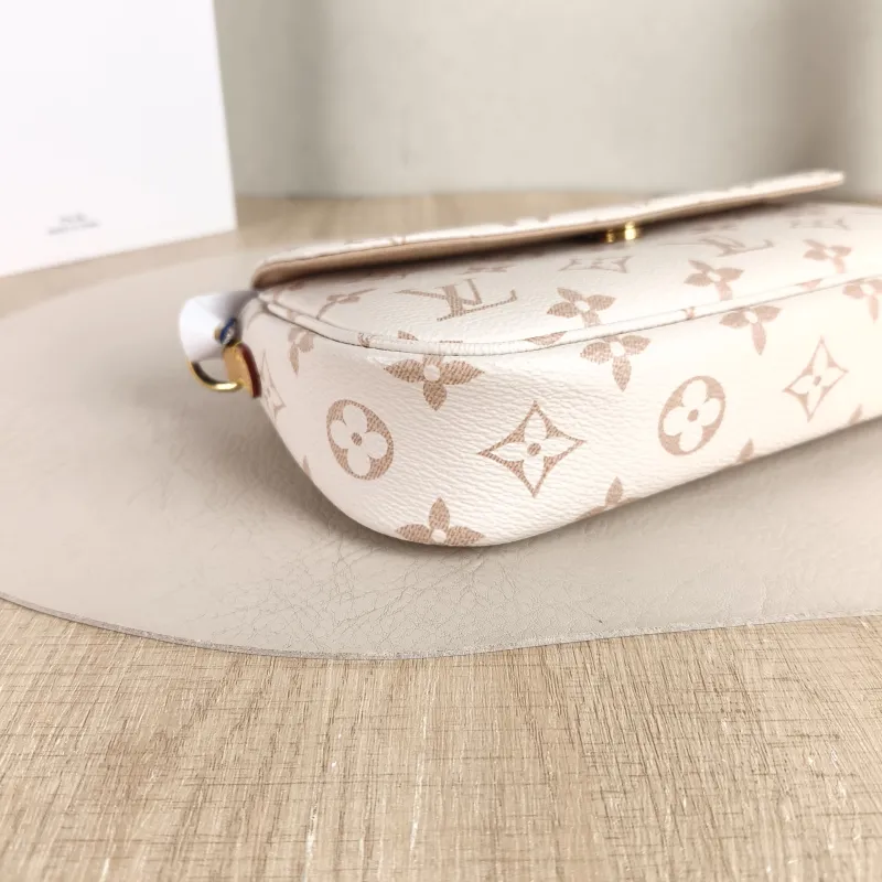 Louis Vuitton Crossbody Bag IVY · Beige PVC Small 23.5 × 4.3 × 12 cm — detail view 7 of 11