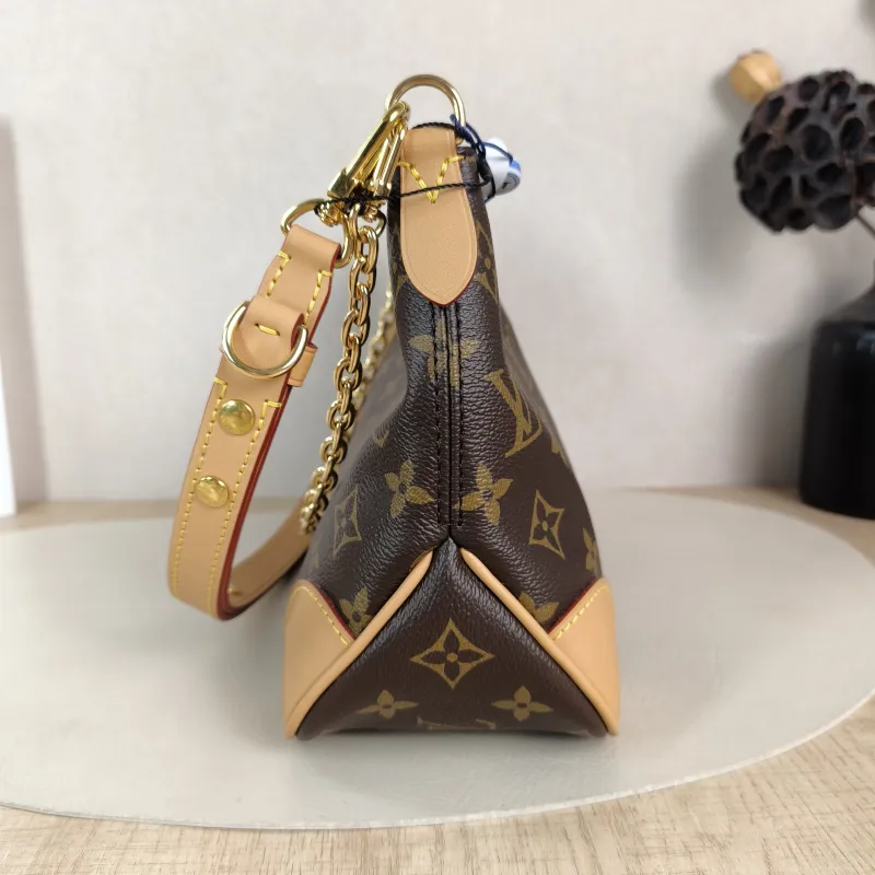 Louis Vuitton Crossbody Bag Boulogne PVC Small 26 × 9.5 × 16 cm — detail view 4 of 10