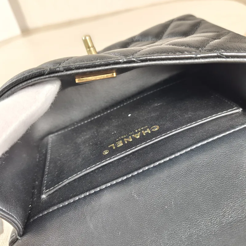 Chanel Crossbody Bag Pearl Black Lambskinmini17 × 5 × 12.5 cm — detail view 10 of 12