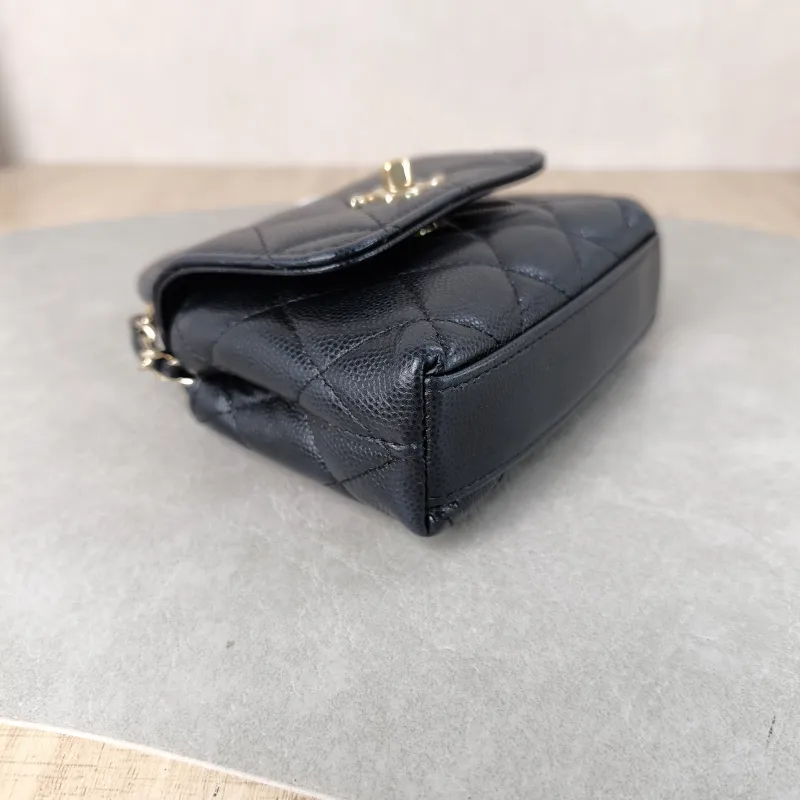 Chanel Top Handle Bag Coco Handle​ Black Grained Calfskin Mini 12 × 4 × 9 cm — detail view 2 of 11