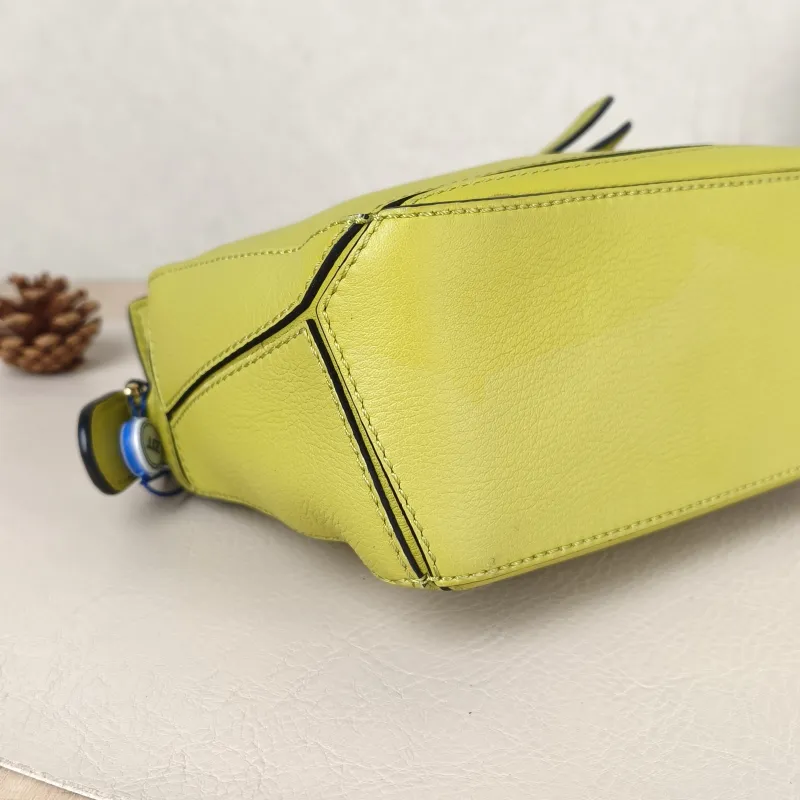 LOEWE Crossbody Bag Puzzle Green Calfskinmini18 × 8 × 12.5 cm — detail view 4 of 11
