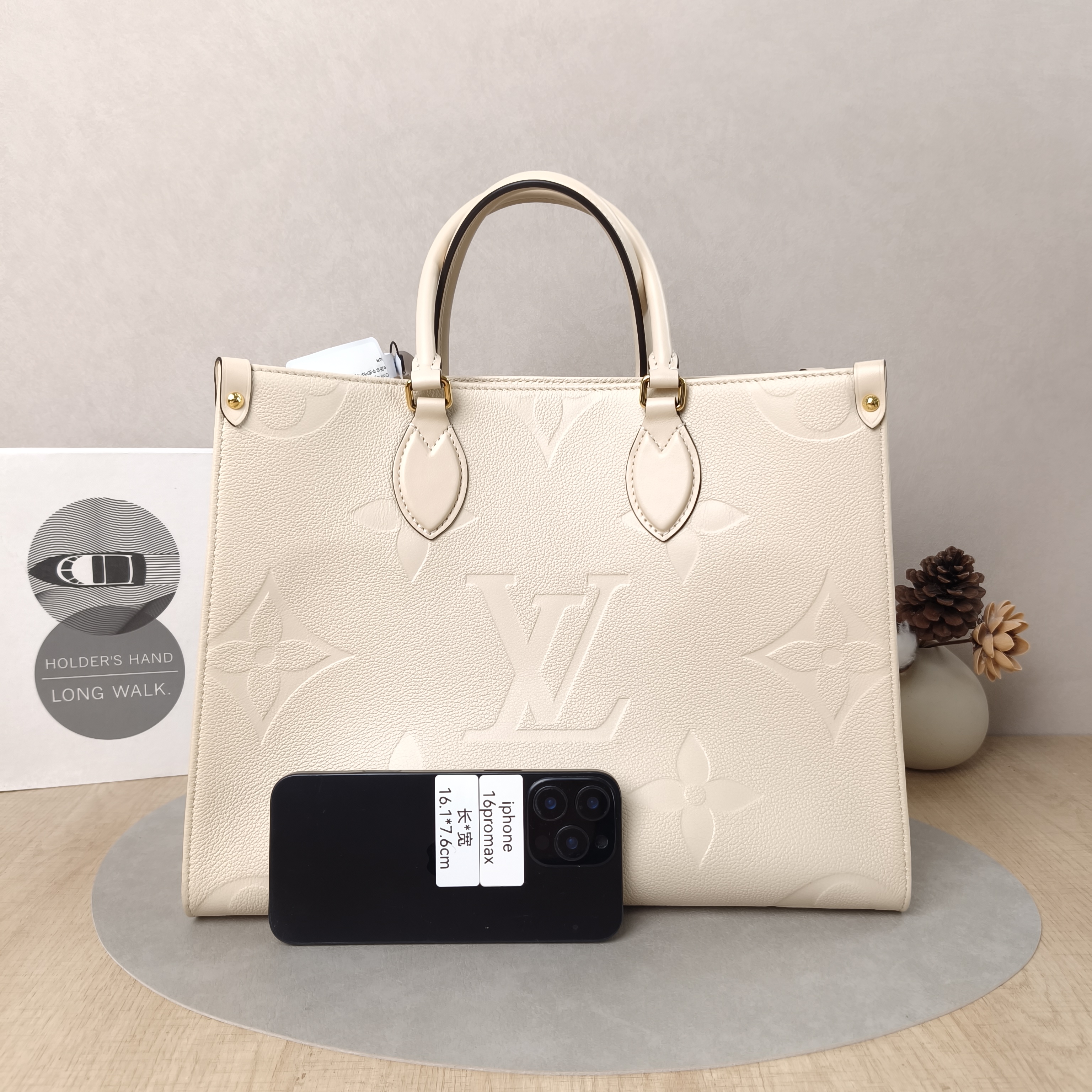 Louis Vuitton Shoulder Bag Onthego Medium White Empreinte Embossed Calfskin Monogram Medium35 × 14 × 27 cm — cover view 4 of 5