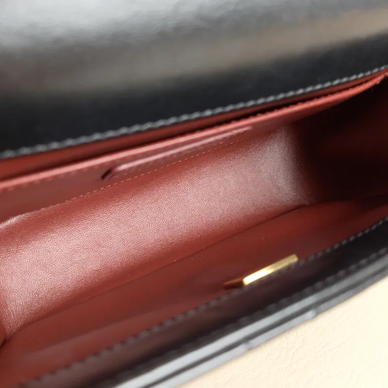 Chanel Crossbody Bag Black Calfskin Small 19 × 8 × 12 cm — detail view 1 of 12