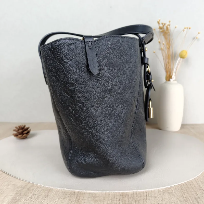 Louis Vuitton Shoulder Bag All In One Black Calfskin Small 40 × 15 × 22 cm — detail view 1 of 9