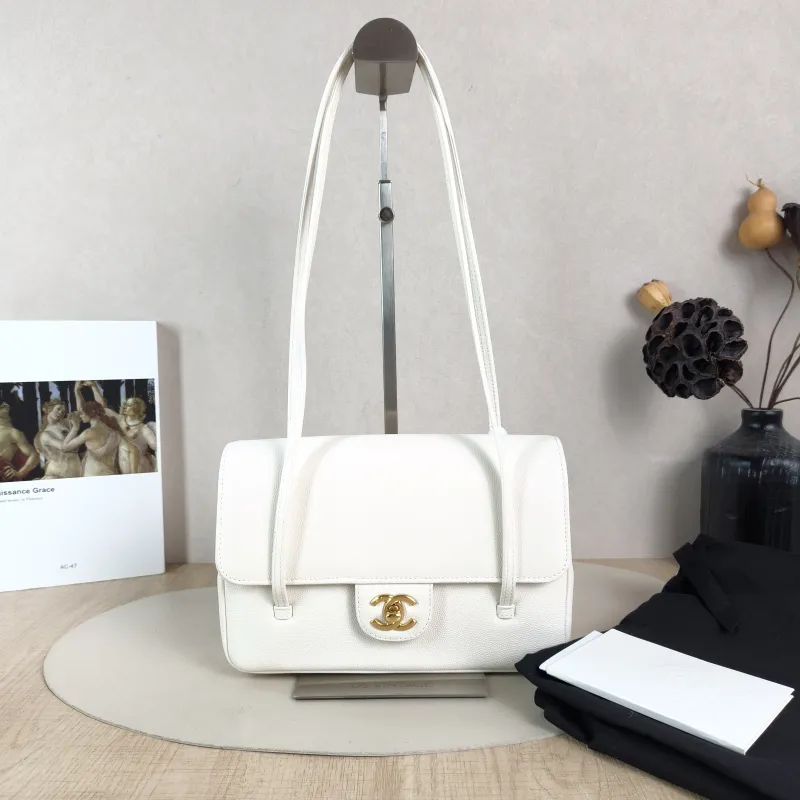 Chanel Shoulder Bag 26p preppy coco White Grained Calfskin Small 22 × 7 × 15 cm — cover view 4 of 6