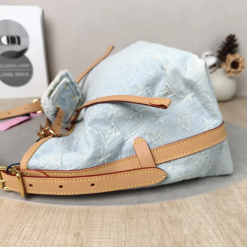 Louis Vuitton Crossbody Bag Carryall Blue Small29 × 12 × 24 cm — detail view 7 of 19