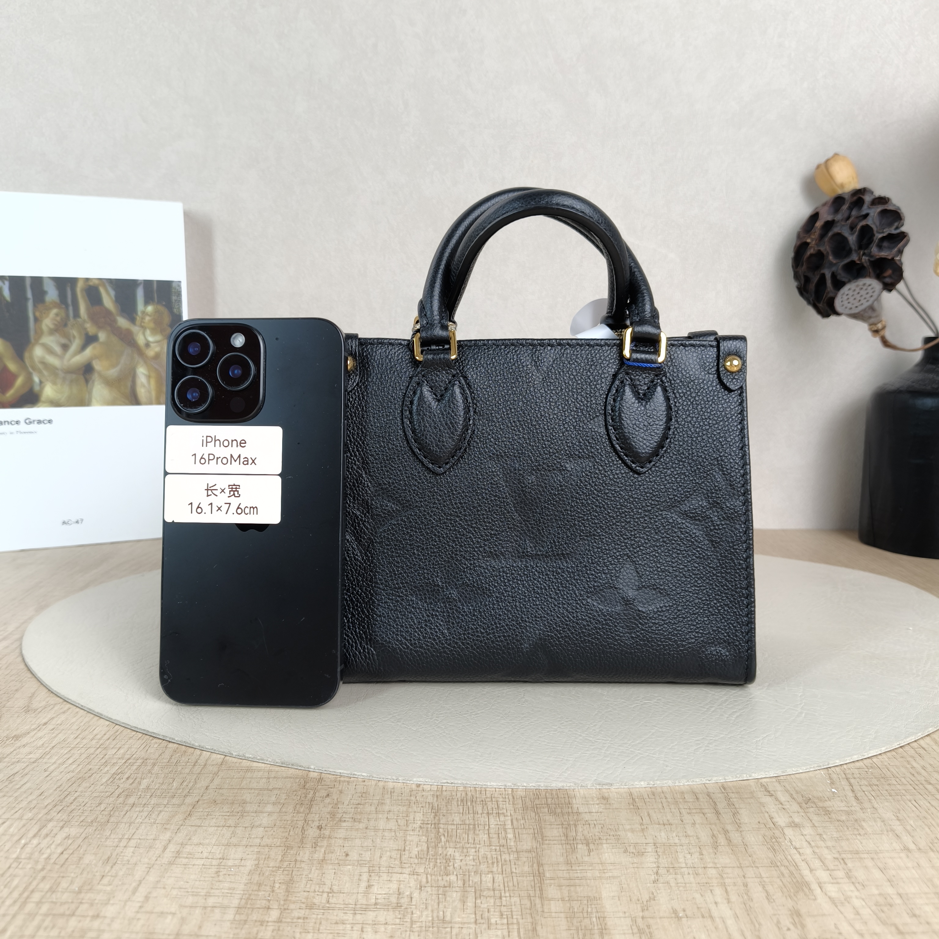 Louis Vuitton Crossbody Bag Onthego BB Black Empreinte Embossed Calfskin Monogram BB18 × 8.5 × 15 cm — cover view 3 of 5