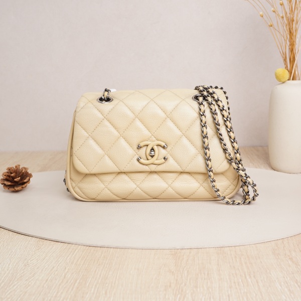Chanel Collection Crossbody Bag Taupe Calfskin23 · 22 × 8 × 15 cm