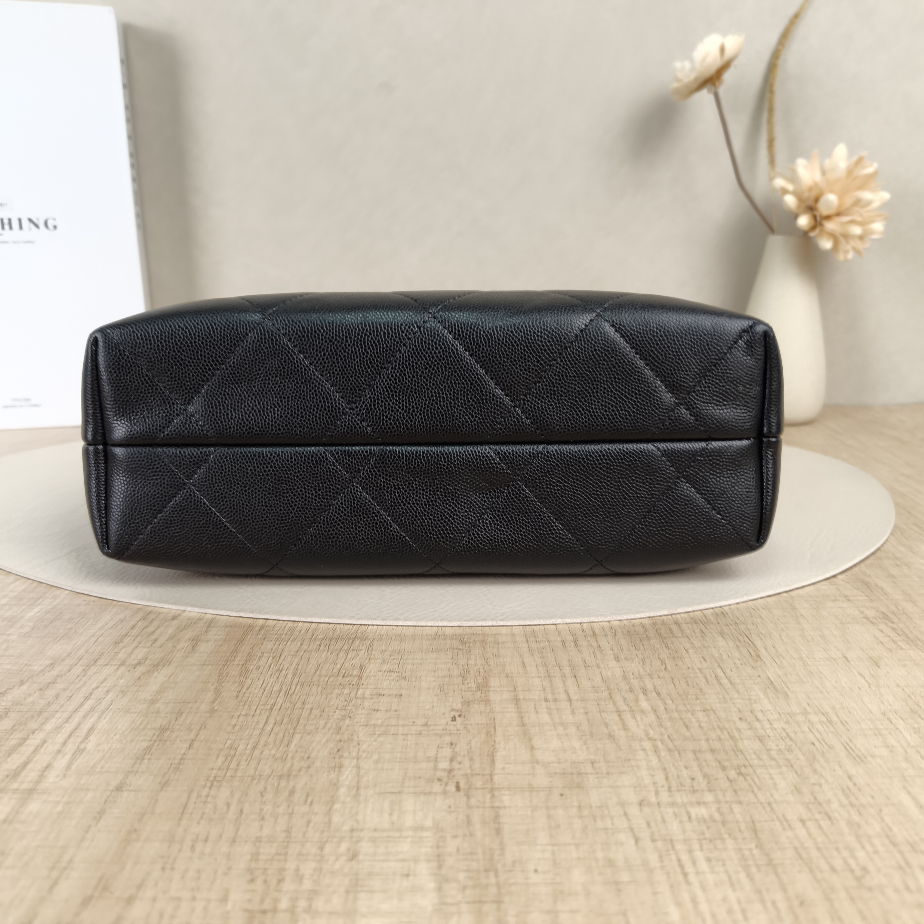 Chanel Shoulder Bag tote Black Grained Calfskin One Size25 × 8 × 20 cm — cover view 3 of 9