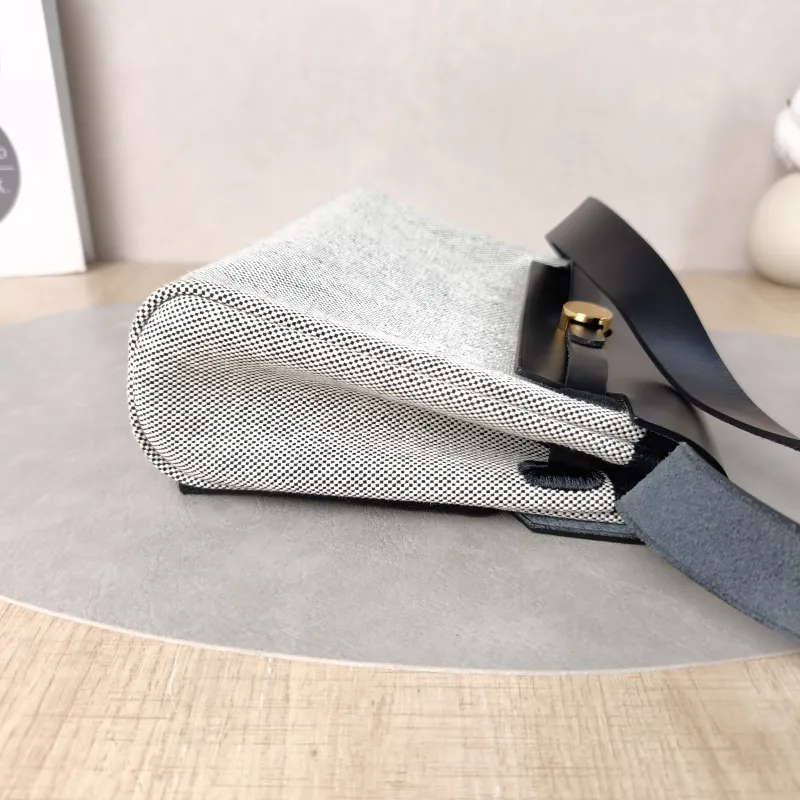 Hermès Crossbody Bag Herbag Zip 20Black Beige Canvas mini20.5 × 7 × 16.5 cm — detail view 3 of 13