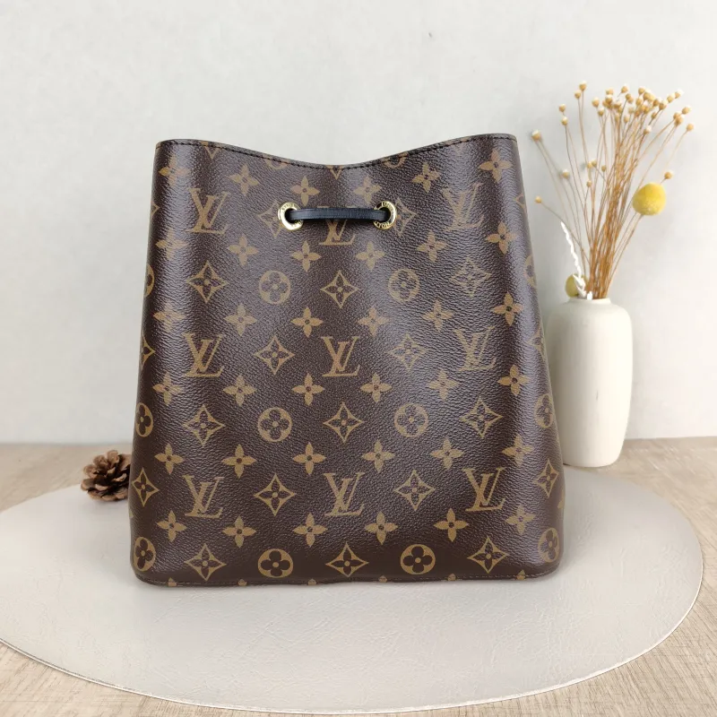 Louis Vuitton Shoulder Bag NÉONOÉ Bucket Bag Black PVC Medium26 × 17.5 × 26 cm — cover view 4 of 5