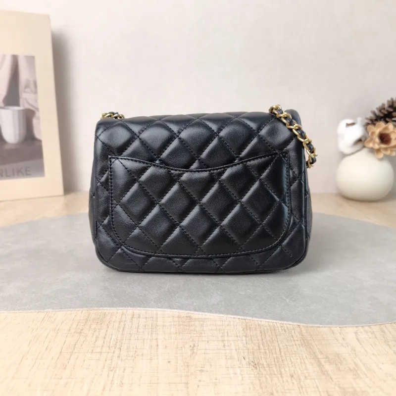 Chanel Crossbody Bag Black Lambskin One Size 17 × 8 × 13.5 cm — cover view 4 of 6