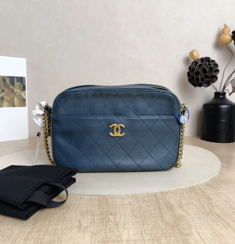 Chanel Crossbody Bag Crossbody Bag Blue Calfskin One Size23.5 × 7 × 16 cm — cover view 4 of 6