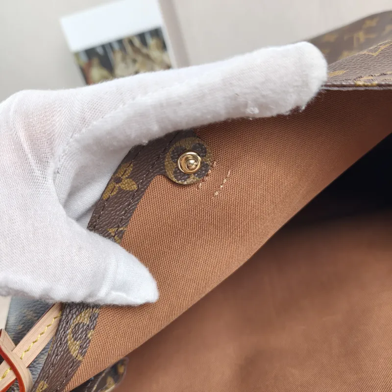Louis Vuitton Top Handle Bag ATLANTIS Monogram PVC Large 34 × 13.5 × 34 cm — detail view 15 of 15