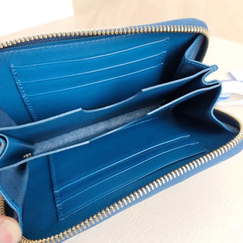 FERRAGAMO Wallet Wallet Blue Calfskin One Size15 × 2 × 9 cm — detail view 3 of 7