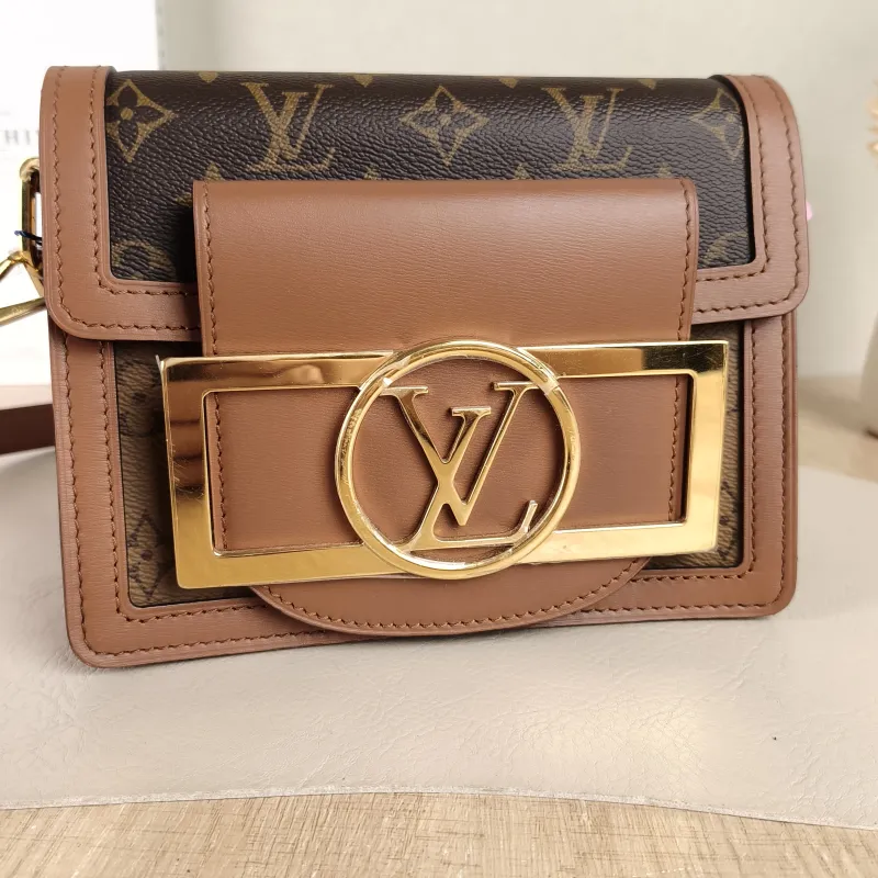 Louis Vuitton Crossbody Bag Dauphine Monogram PVC Mini 20 × 9 × 15 cm — detail view 6 of 11