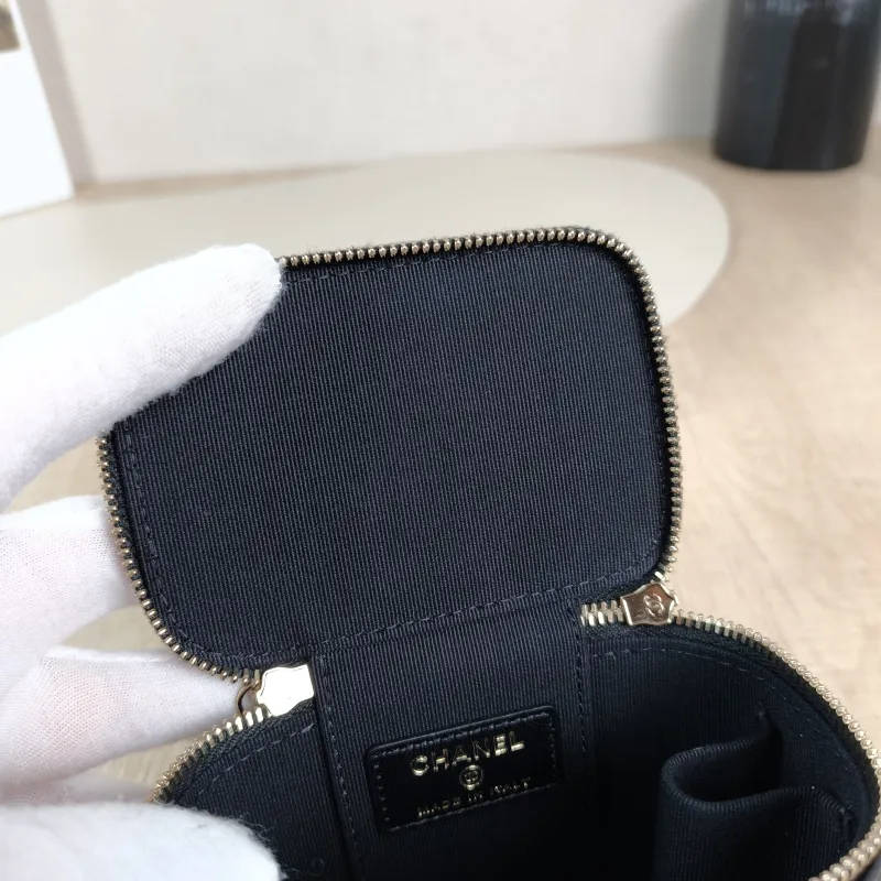 Chanel Crossbody Bag Edition Black Lambskin11 × 7 × 9 cm — detail view 7 of 14