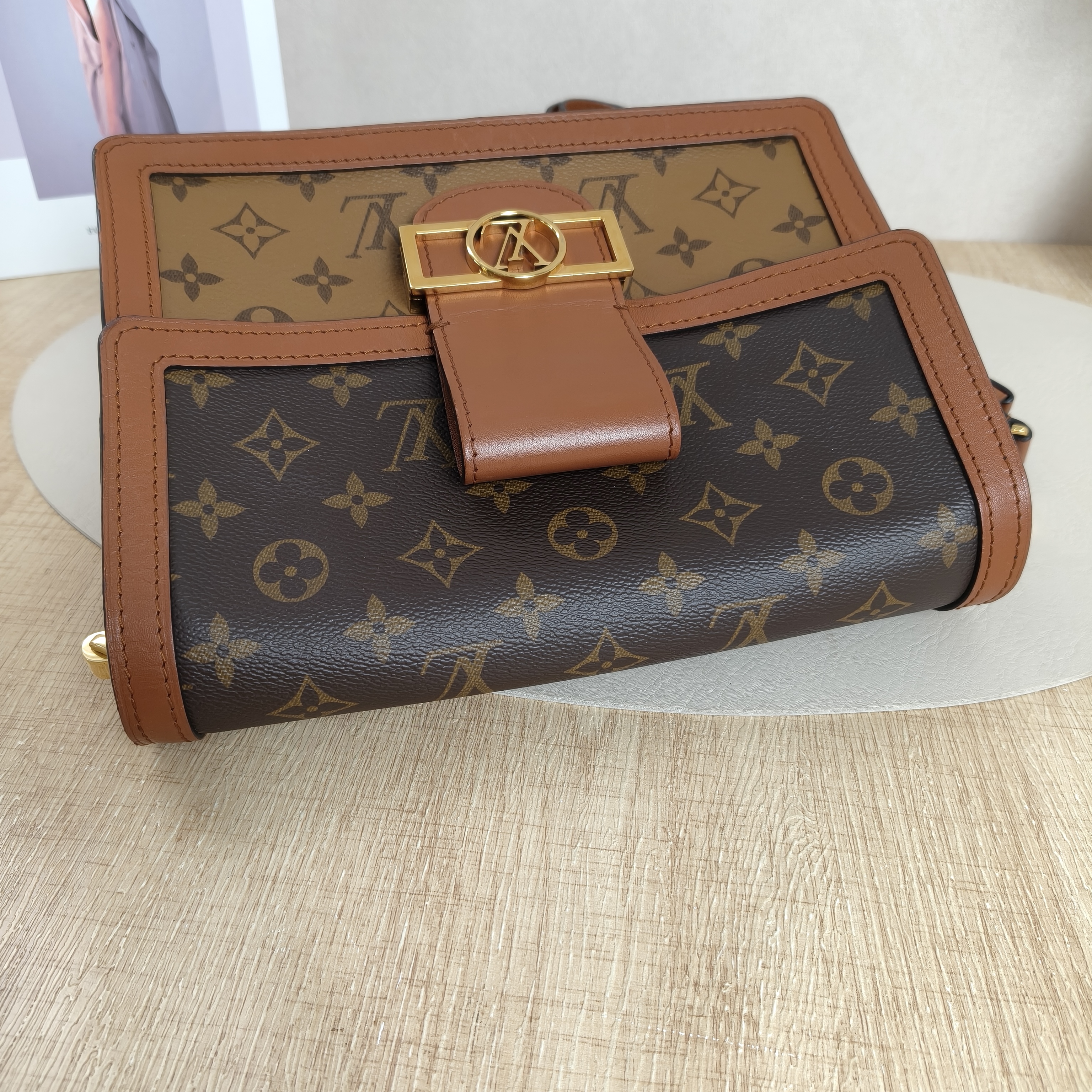 Louis Vuitton Crossbody Bag Dauphine Monogram PVC25 × 10.5 × 17 cm — cover view 9 of 11