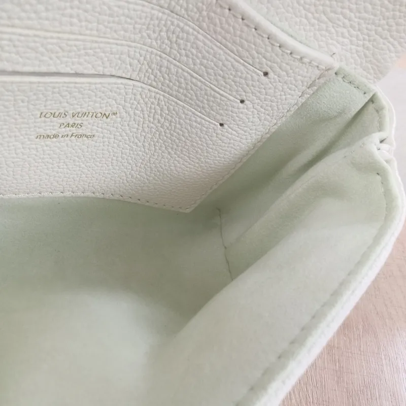 Louis Vuitton Crossbody Bag MADELEINE White · Green Calfskinnano21 × 6 × 12.5 cm — detail view 2 of 14