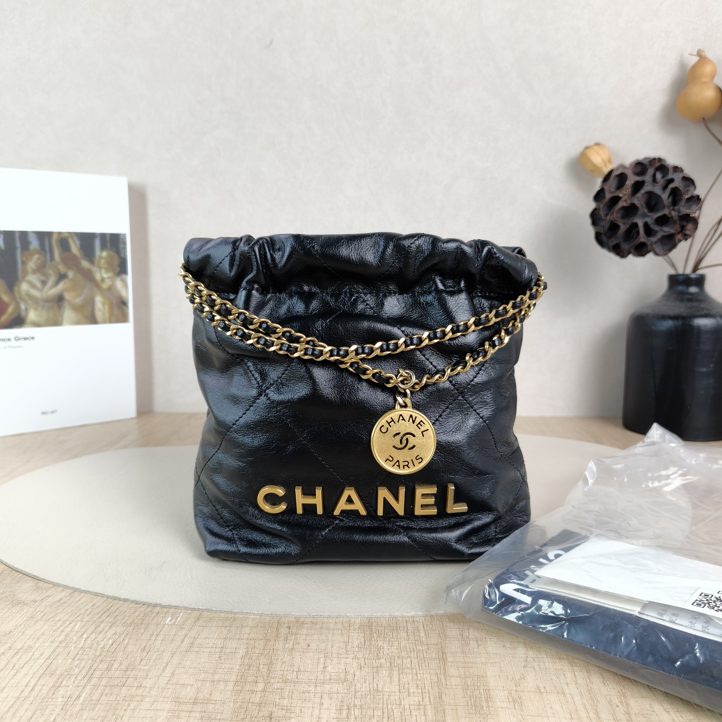 Chanel Shoulder Bag22Bag Black CC alfskinmini20 × 6 × 19 cm — cover view 4 of 6