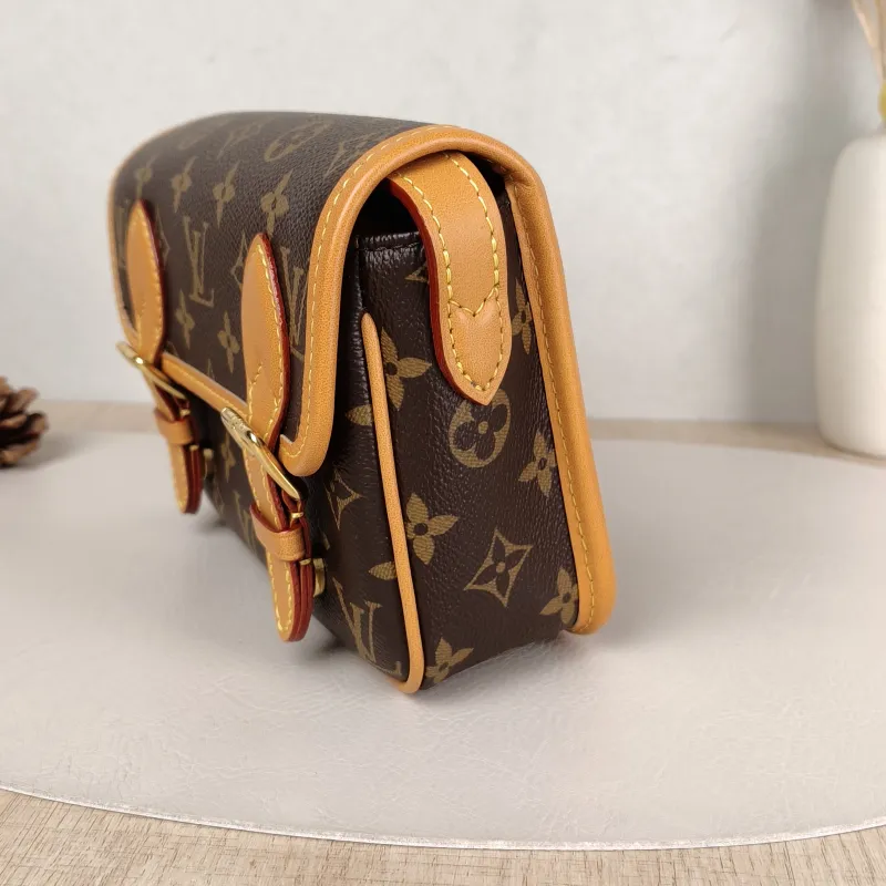 Louis Vuitton Crossbody Bag Satchel Messenger Bag Monogram PVC Mini 19.5 × 6 × 15 cm — detail view 4 of 11