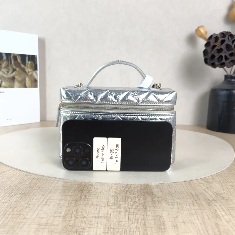 Chanel Top Handle Bag lp Silver Waxed Leather One Size19.5 × 5 × 17 cm — cover view 2 of 5