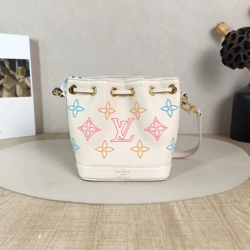 Louis Vuitton Crossbody Bag NANO NOÉ Bucket Bag Nano White · Embroidered Calfskinnano13 × 10 × 16 cm — cover view 3 of 5