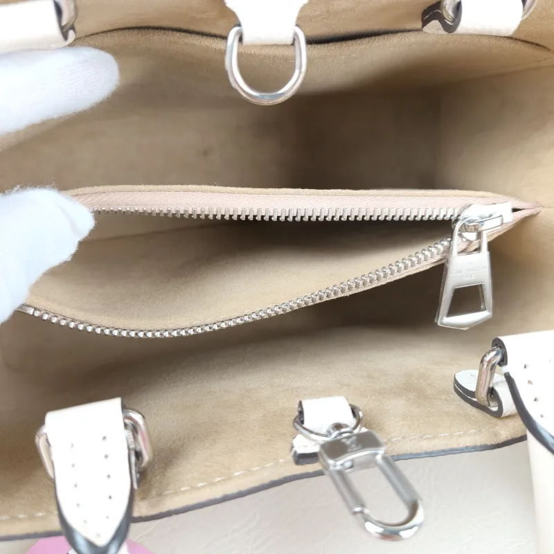 Louis Vuitton Crossbody Bag Marelle Tote Top Handle Bag White Epi Embossed Calfskin BB 25 × 11 × 17 cm — detail view 5 of 14