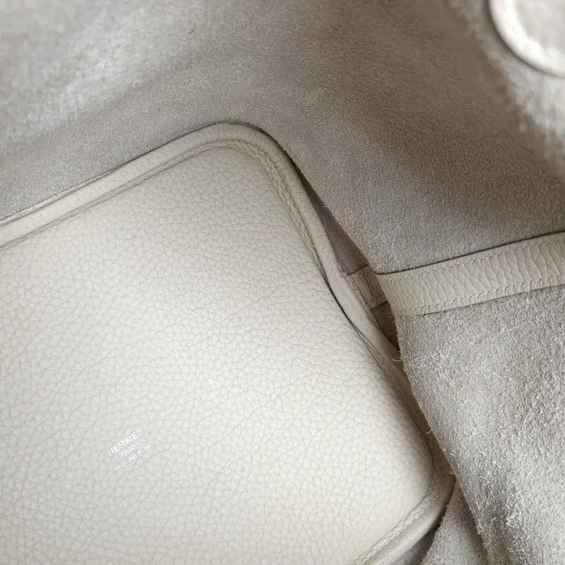 Hermès Top Handle Bag Picotin Lock 22 2210 TC Calfskin Medium22 × 17 × 21 cm — detail view 12 of 13