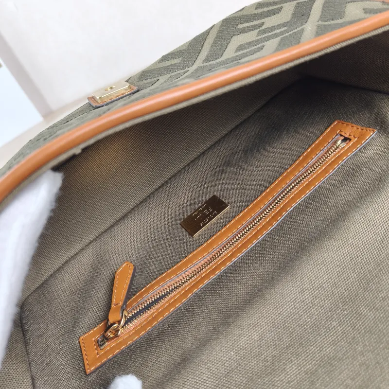 FENDI Crossbody Bag Baguette Baguette Bag Green Canvas Medium27 × 6 × 15 cm — detail view 4 of 13