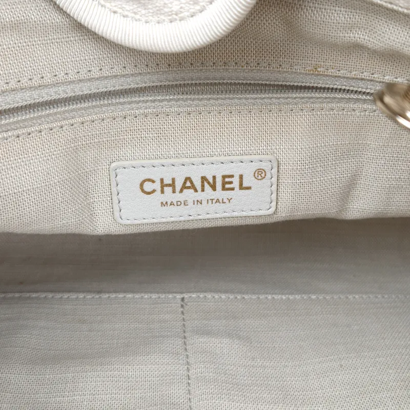 Chanel Shoulder Bag White Canvas One Size 32 × 16 × 23 cm — detail view 14 of 17