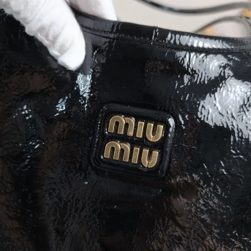 Miumiu Shoulder Bag IVY Tote Shopping Tote Black Patent Leather Medium 35*40 — detail view 9 of 10