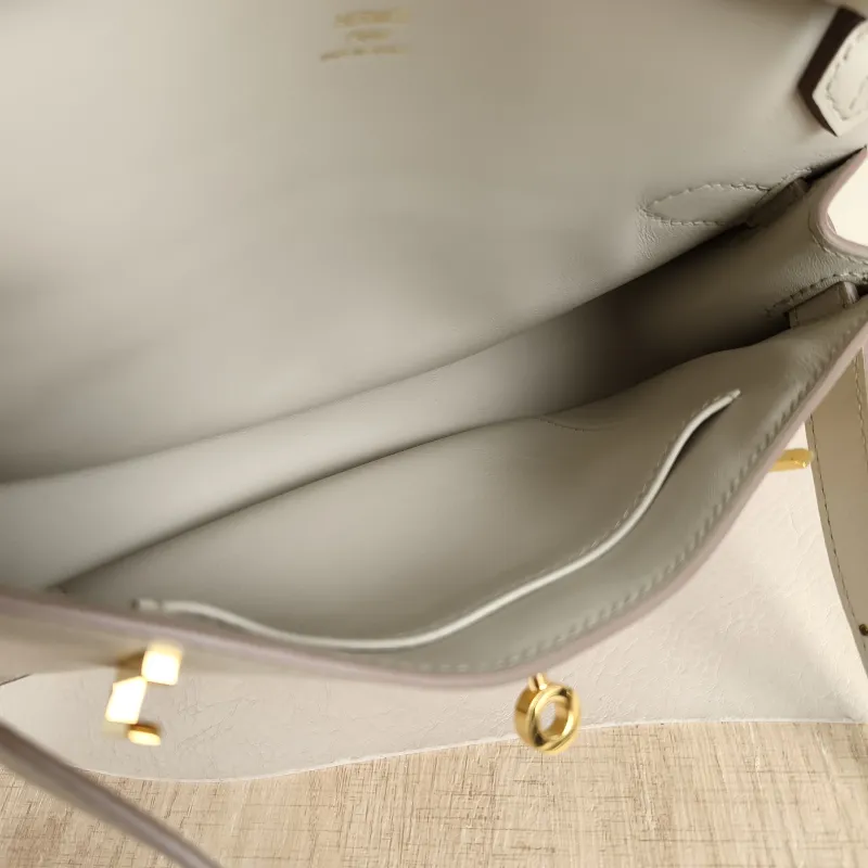 Hermès Crossbody Bag Jypsiere 23 8L Swift Calfskin Mini 23 × 5 × 17 cm B — detail view 10 of 11