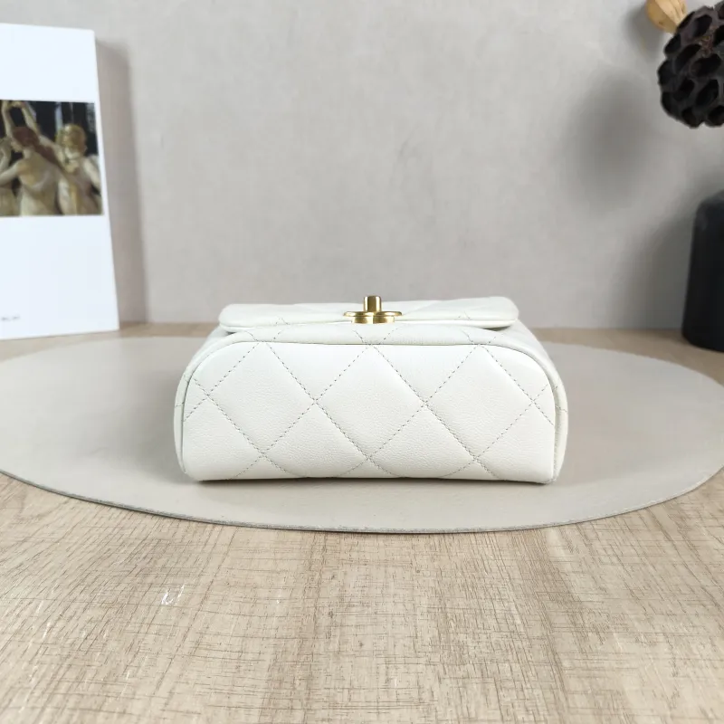 Chanel Crossbody Bag Edition White Calfskin One Size17 × 7 × 13 cm — cover view 5 of 6