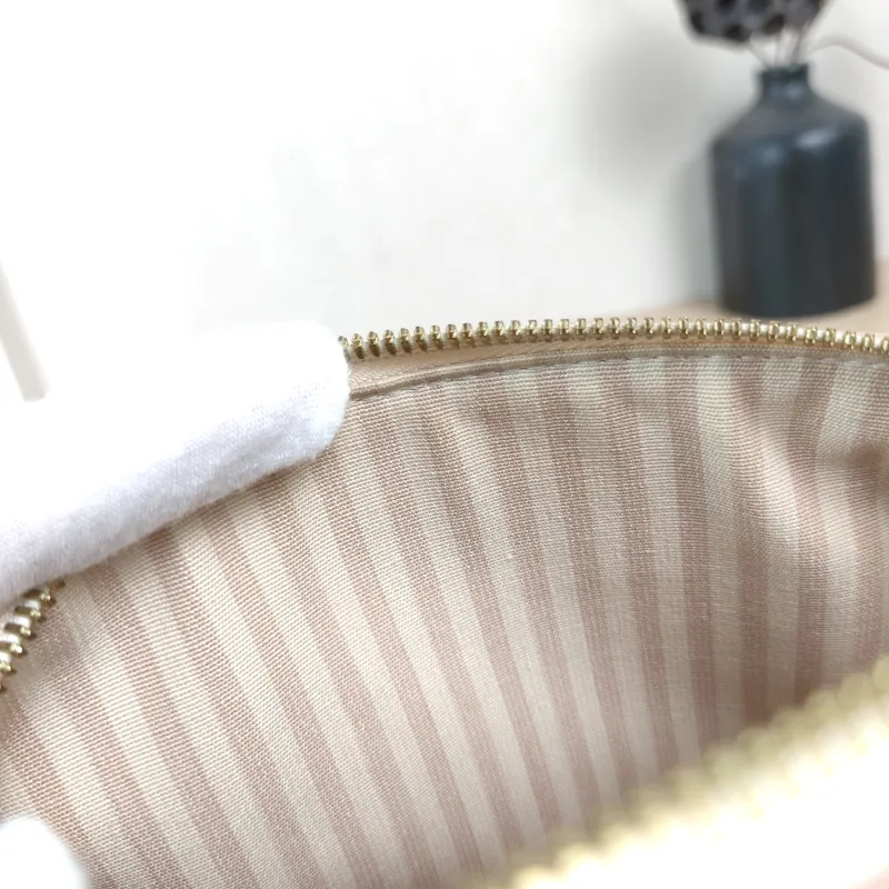 Louis Vuitton Crossbody Bag Speedy20Beige · Pink Empreinte Embossed Calfskin Small20.5 × 12 × 13.5 cm — detail view 1 of 12