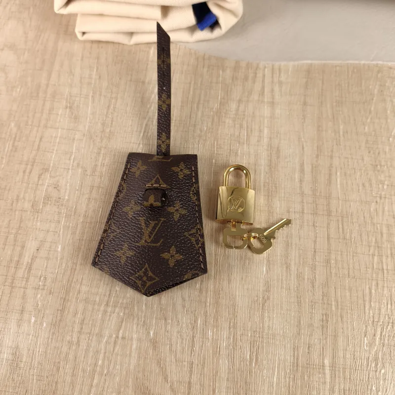 Louis Vuitton Shoulder Bag EXPRESS Shoulder Bag Grey Calfskin Small 26 × 13.5 × 17 cm — detail view 3 of 12