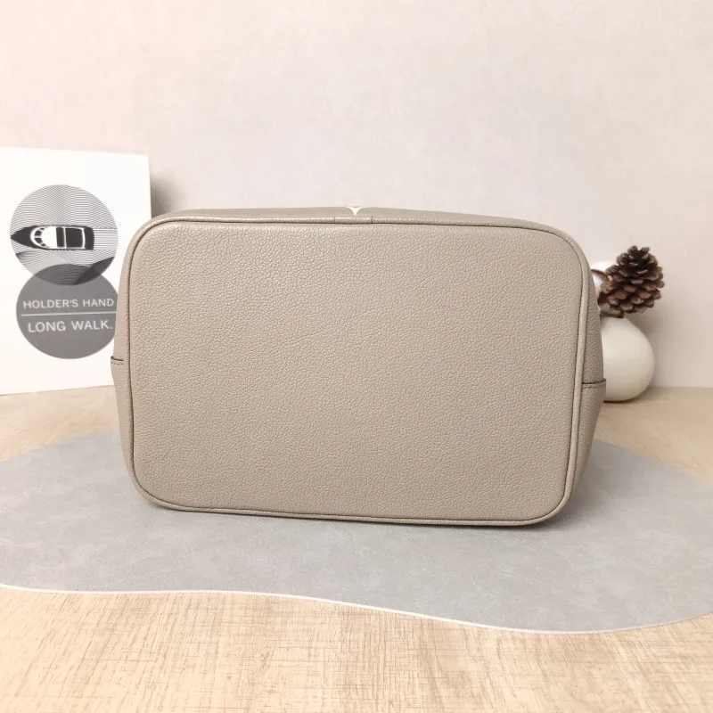 Louis Vuitton Shoulder Bag NÉONOÉ Bucket Bag · White Empreinte Embossed Calfskin Medium 26 × 17.5 × 26 cm — cover view 2 of 5