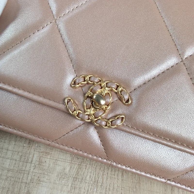 Chanel Crossbody Bag19Bag WOC Taupe SL ambskinmini19.2 × 3.5 × 12.3 cm — detail view 8 of 12